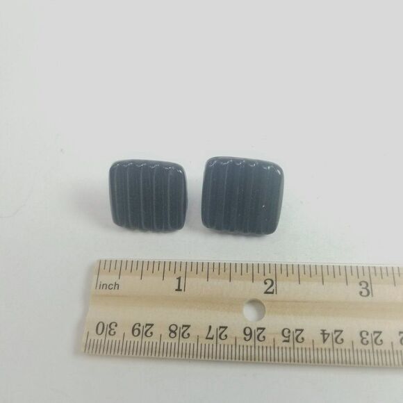 Vintage Square Black Stud Earrings Ribbed Textured Plastic Lightweight 80s Style - Picture 4 of 4